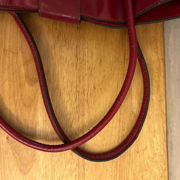 "Emilie M." Chic Red Leather Tote Bag - Picture 13 of 15